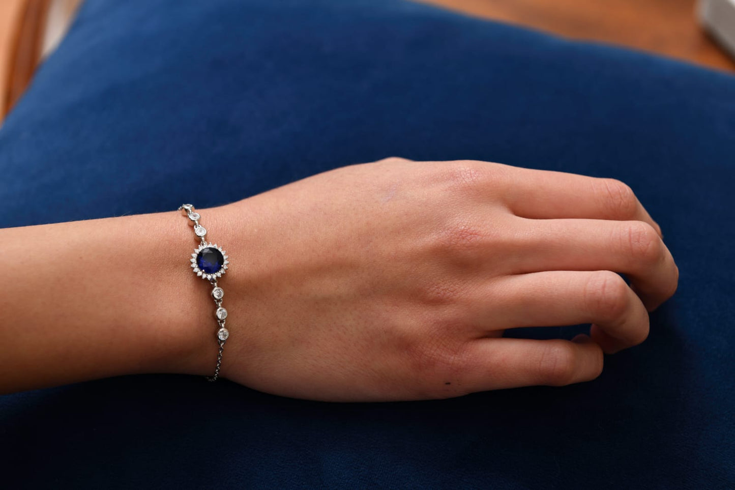 Sterling silver bracelet 925, round shaped Blue Sapphire stone pendant and zirconia all lined with Zirconia frame with 6 zirconia stones 3 per side